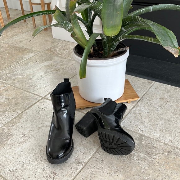 H by Halston black ankle boots - Picture 1 of 3